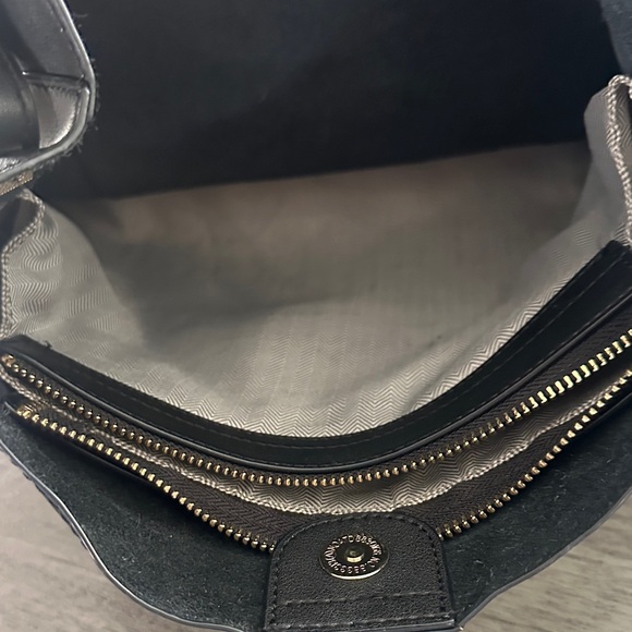 Chic Black Leather Shoulder Bag - Picture 3 of 8
